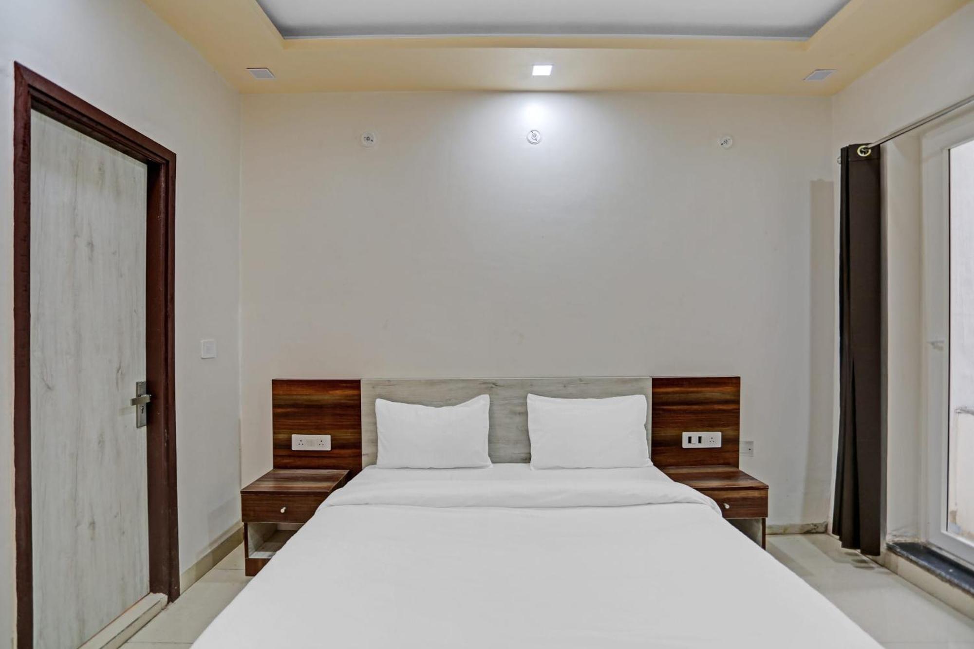 Hotel O Expo View Near Pvr Ansal Plaza Грейтър Нойда Екстериор снимка