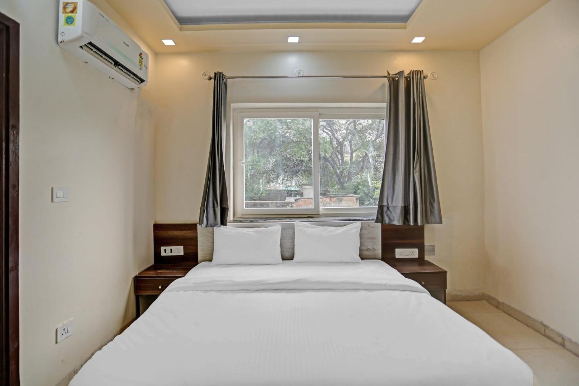 Hotel O Expo View Near Pvr Ansal Plaza Грейтър Нойда Екстериор снимка