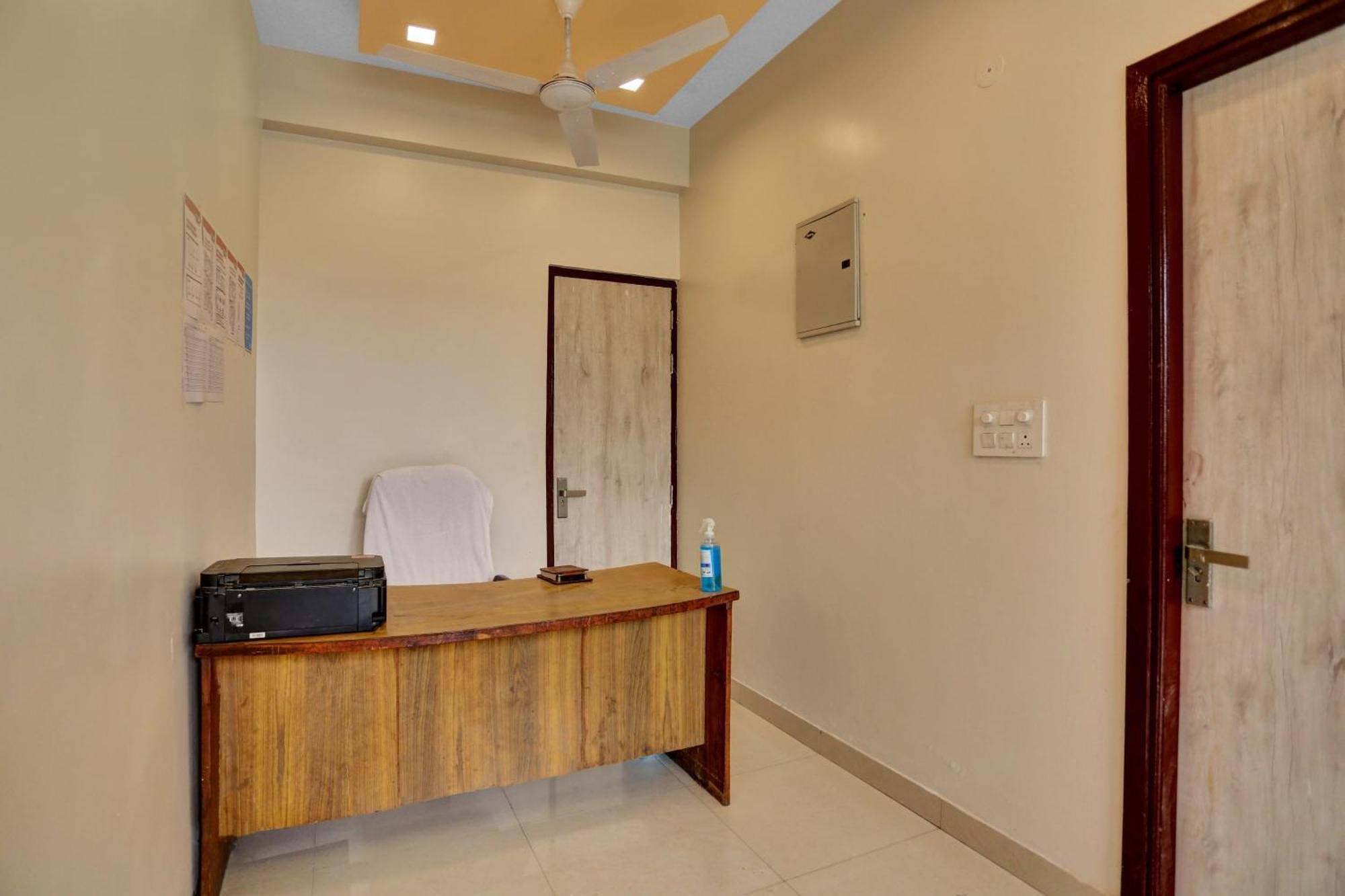 Hotel O Expo View Near Pvr Ansal Plaza Грейтър Нойда Екстериор снимка