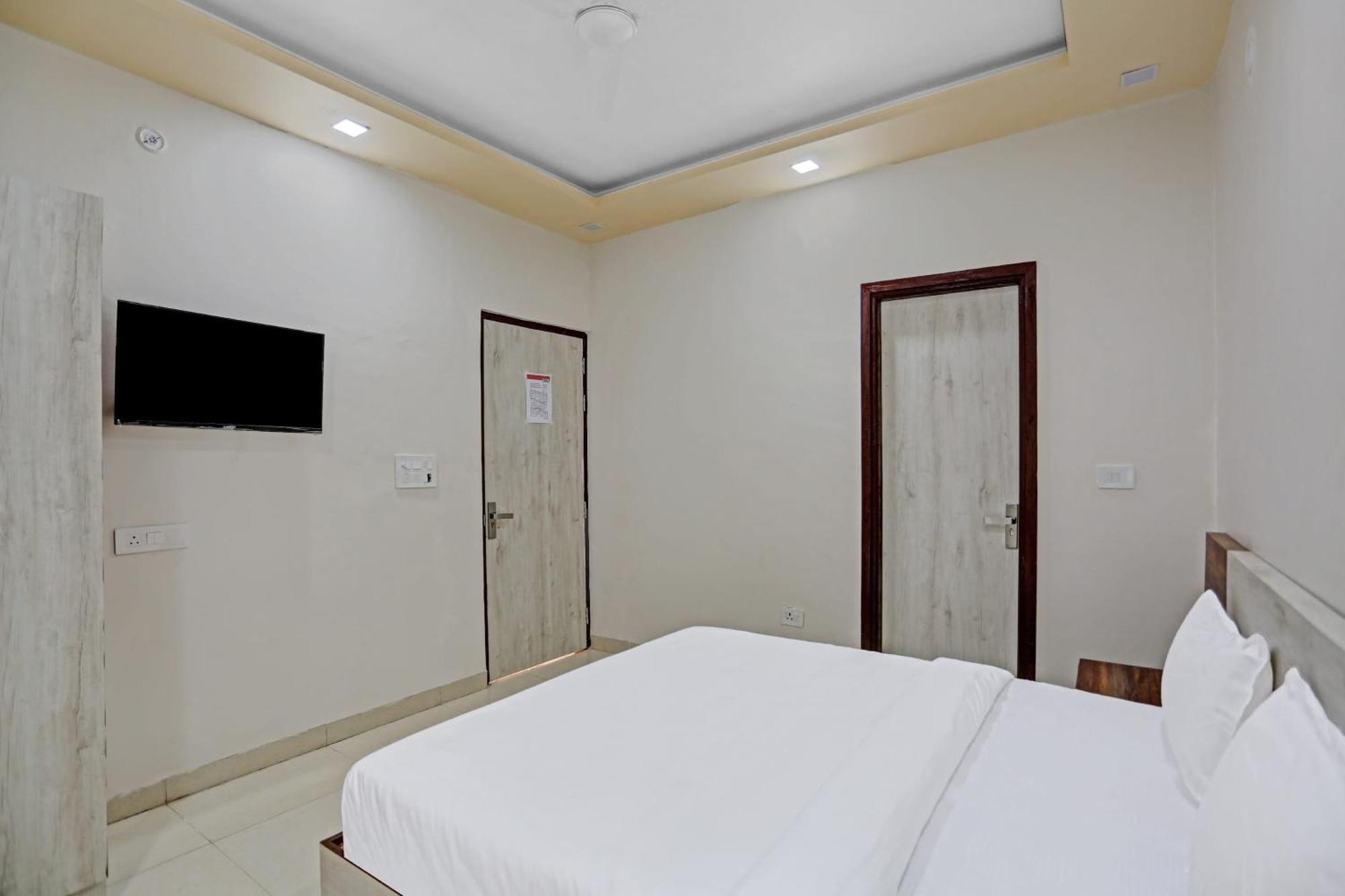 Hotel O Expo View Near Pvr Ansal Plaza Грейтър Нойда Екстериор снимка